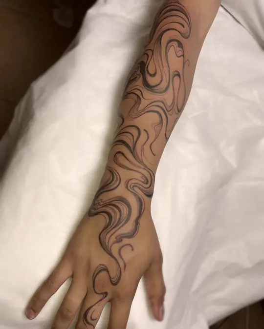 Tatuagem Suminagashi, de Bya