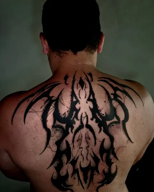 Tatuagem Dark ornamental, de Kamily Arcanjo