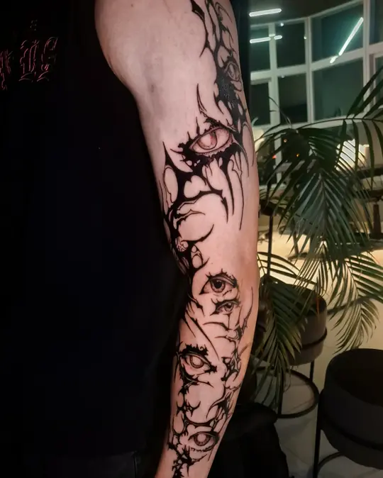 Tatuagem Cybertribal, de Kamily Arcanjo