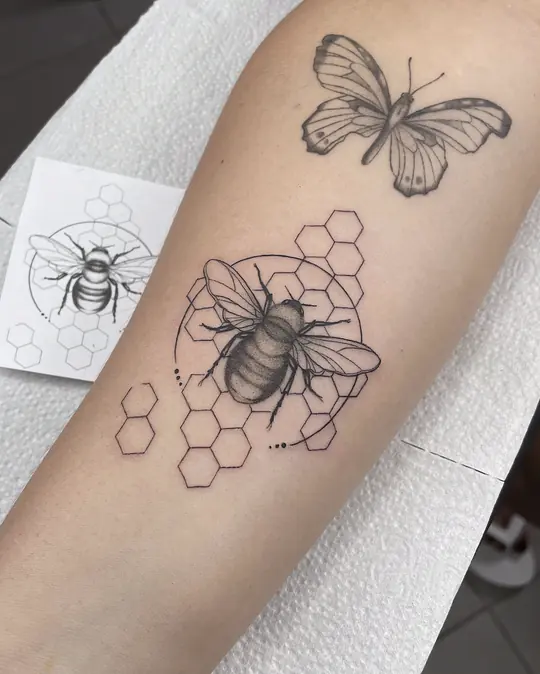 Tatuagem Abelha, de Nathália Velasco
