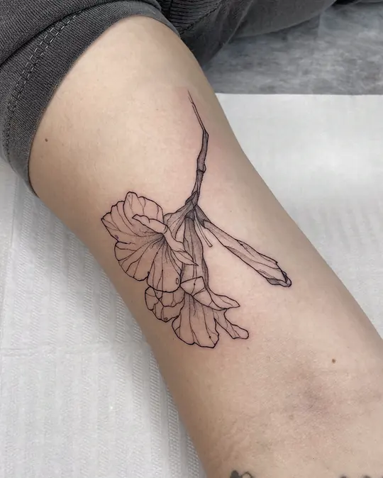 Tatuagem Floral, de Nathália Velasco