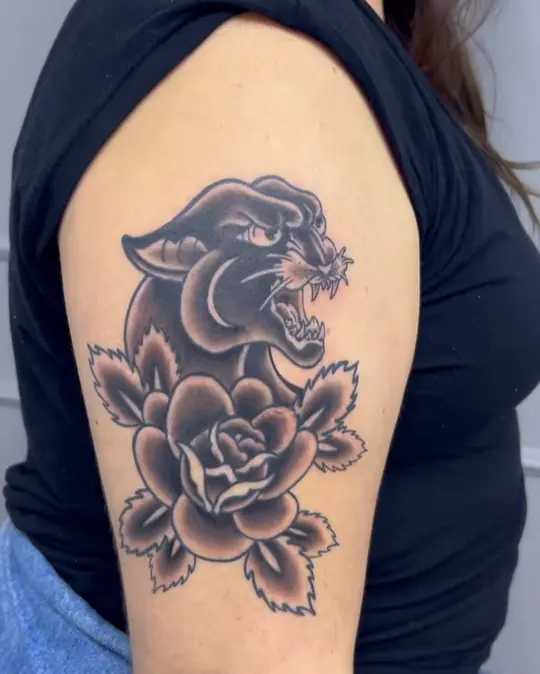 Tatuagem Pantera e rosa, de Yogi